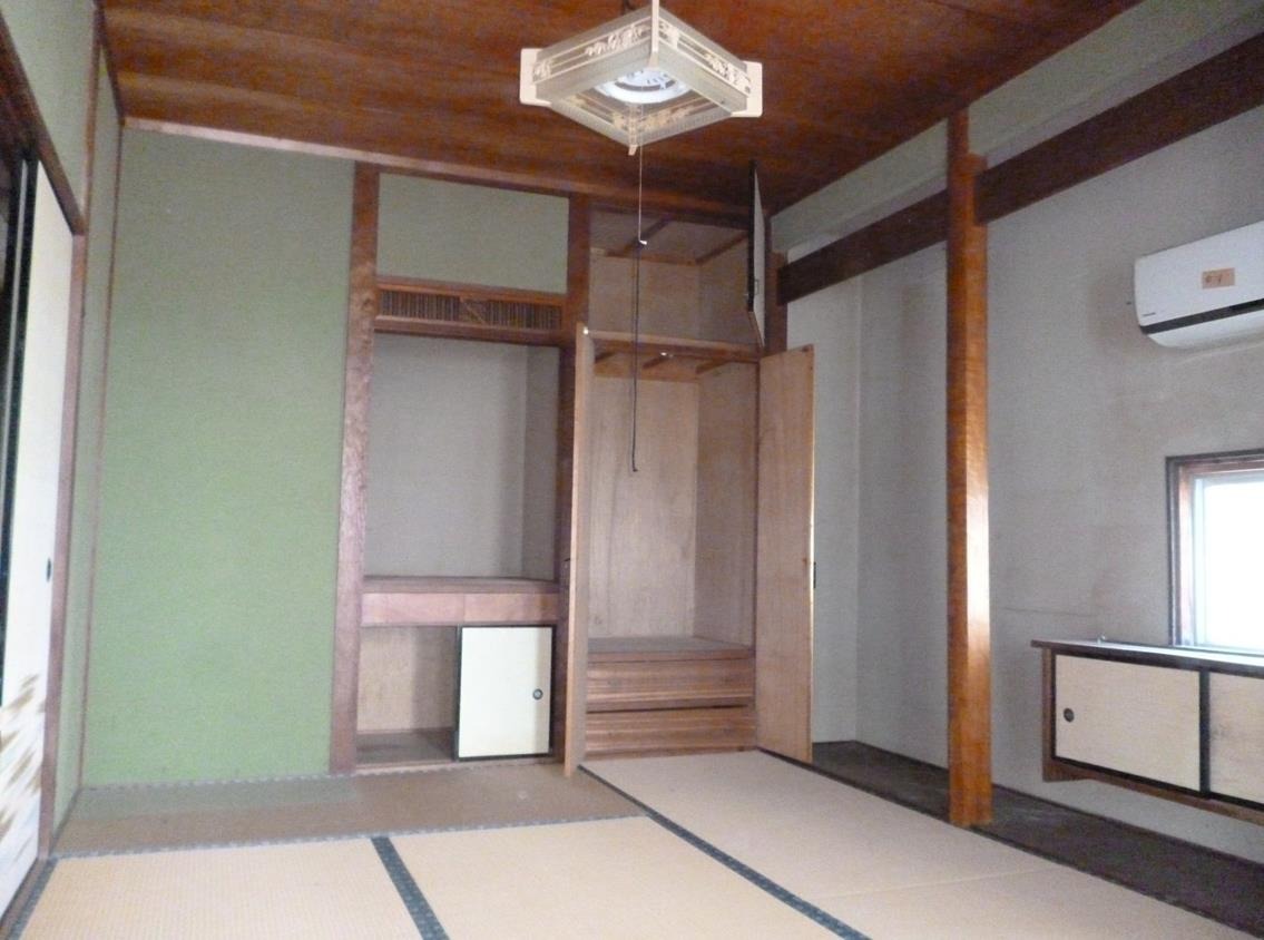 1960s concrete house in Hamada, Ichikikushikino