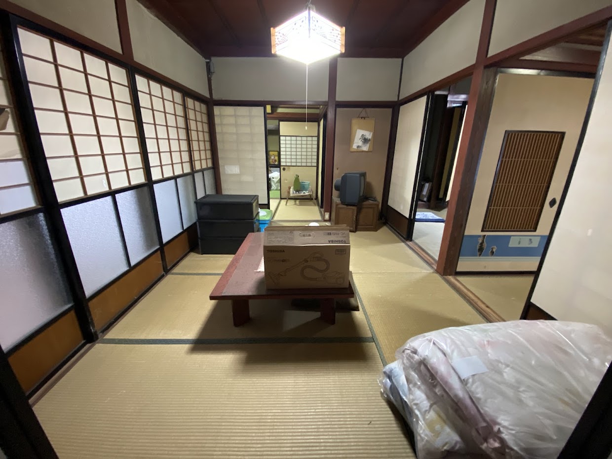 1940s wood house on a large plot in Toyama