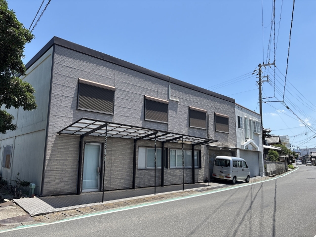1960s steel-frame house on a large plot in Hyogo