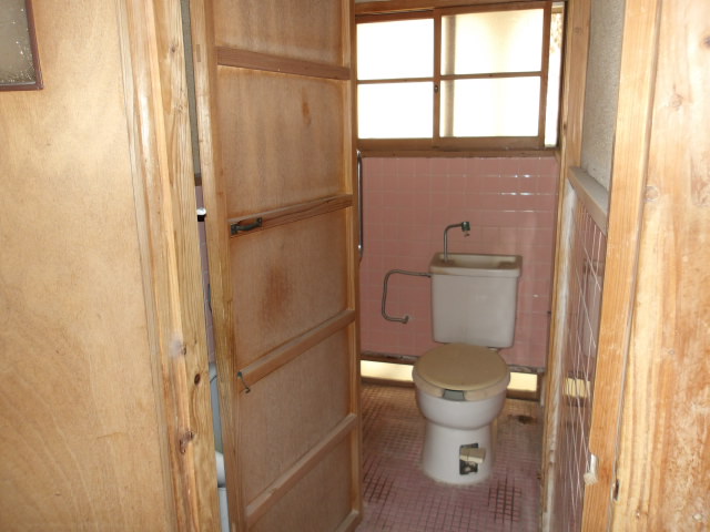 1960s wood house, 15-min walk to station, Hirasa, Satsumasendai