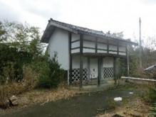 1990s wood house on a large plot in Niigata