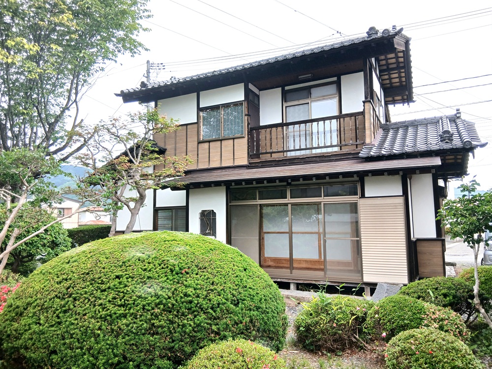 1980s wood house, 5-min walk to station, Iwate
