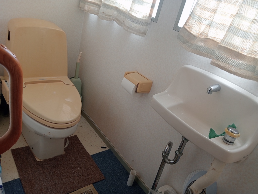 (R8-4) Viewing Reservations Now Accepted!!