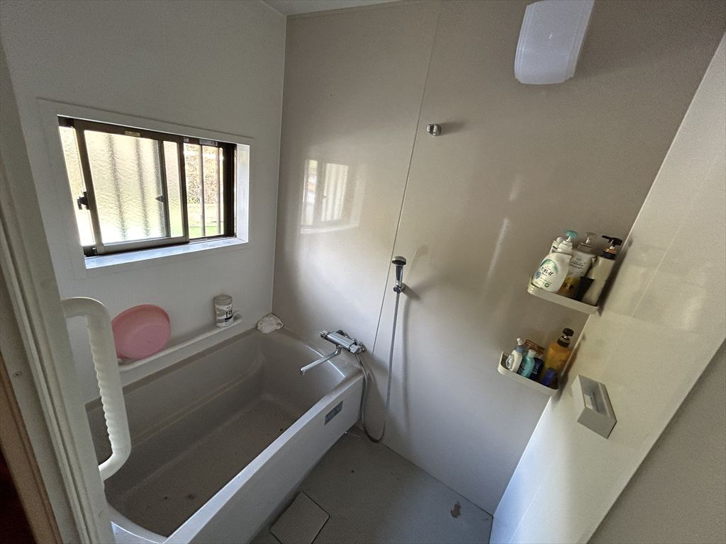 1970s wood house on a large plot in Mie
