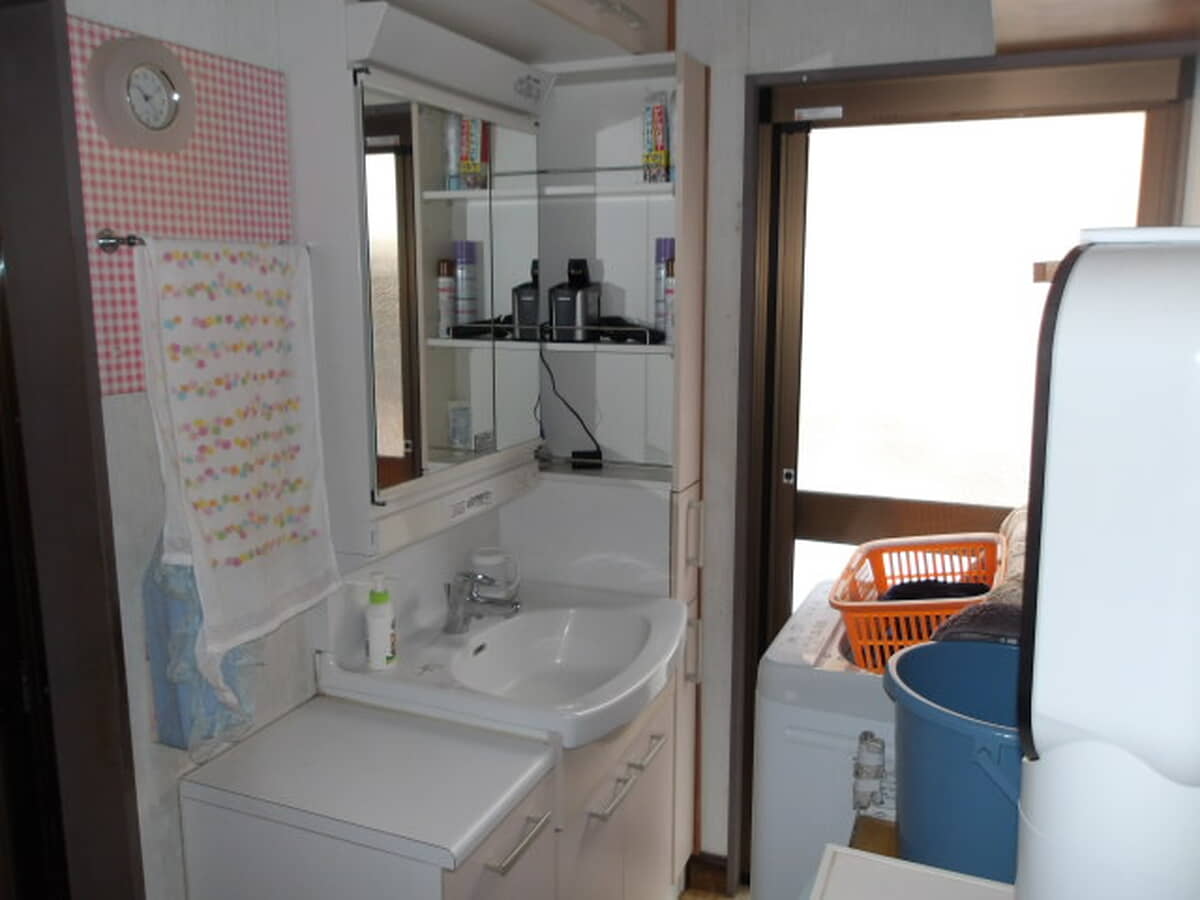 1980s wood house on a large plot in Hiroshima