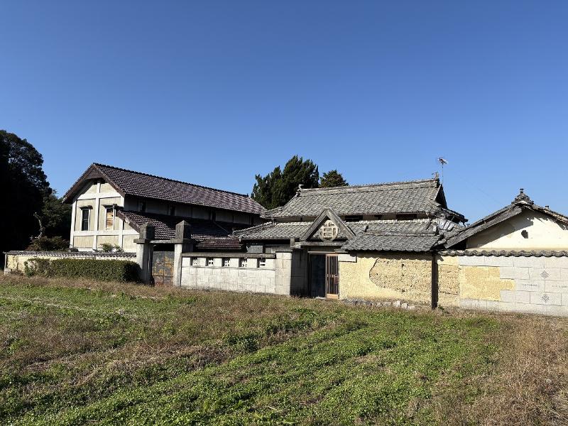 1910s wood house on a large plot in Kagawa