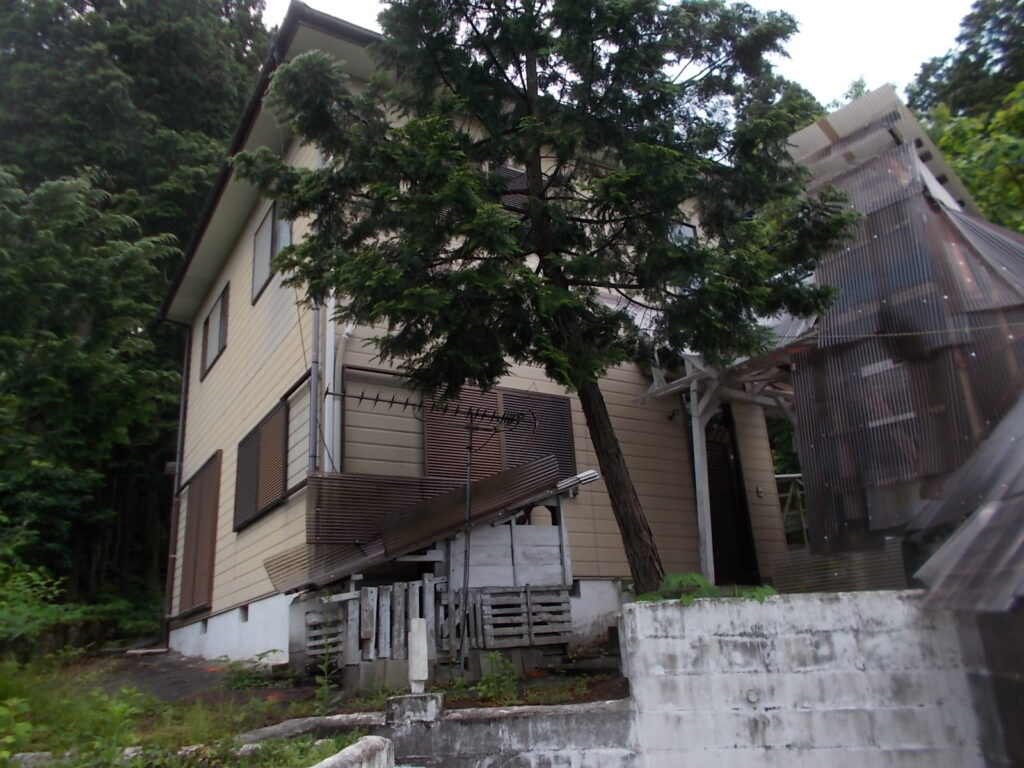 1990s wood house in Shiga