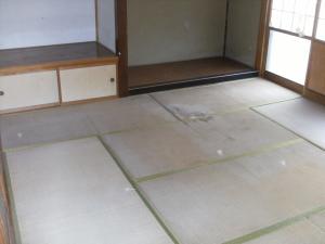1970s wood house on a large plot in Niigata