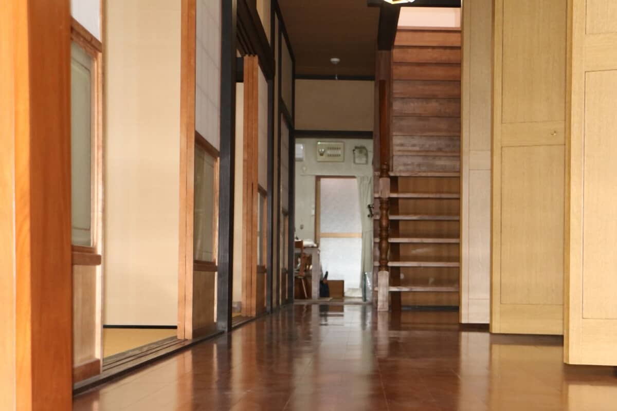 1990s wood house in Hiroshima