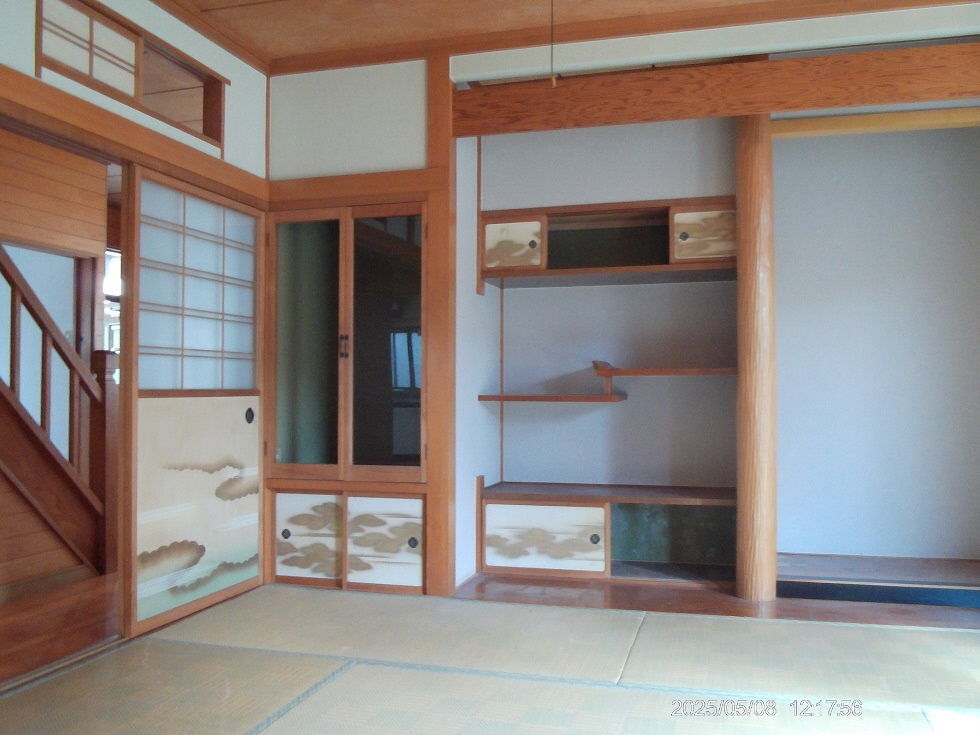 1980s wood house, 17-min walk to station, Aomori