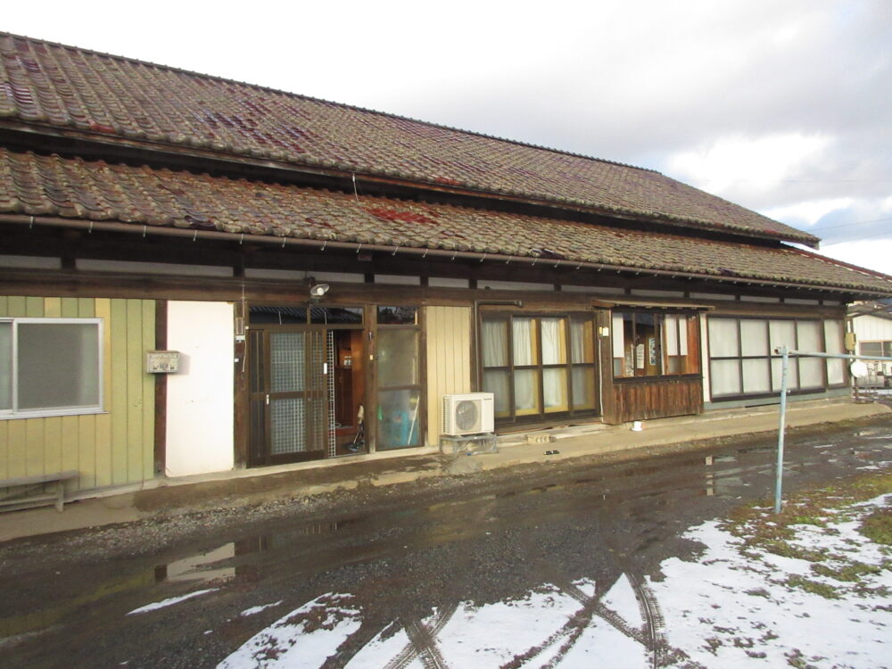 1920s wood house on a large plot in Iwate
