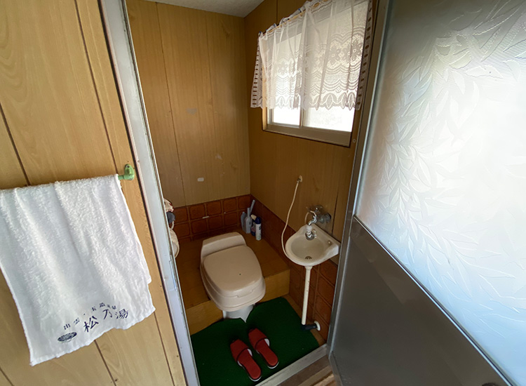 Wood house on a large plot in Shimane