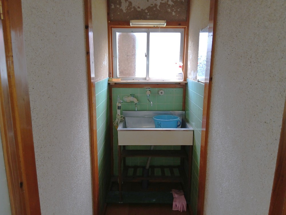 1960s wood house, 11-min walk to station, Iwate