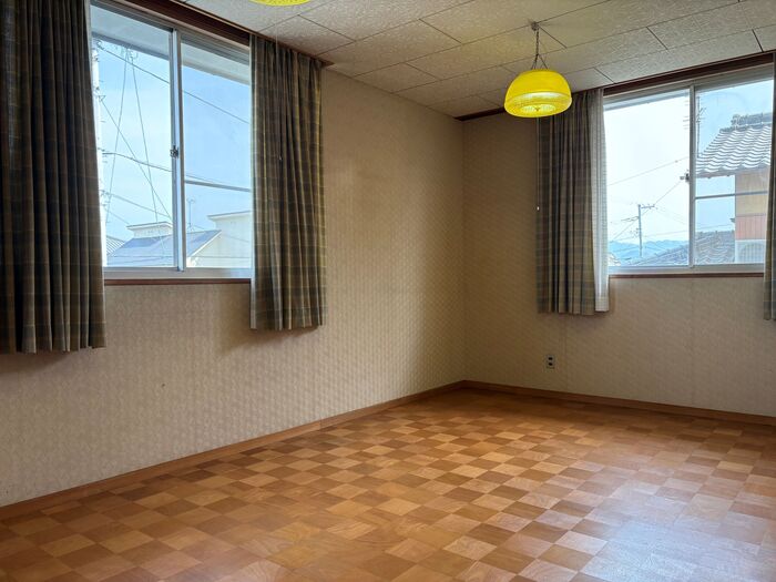 1970s wood house, 5-min walk to station, Kagawa