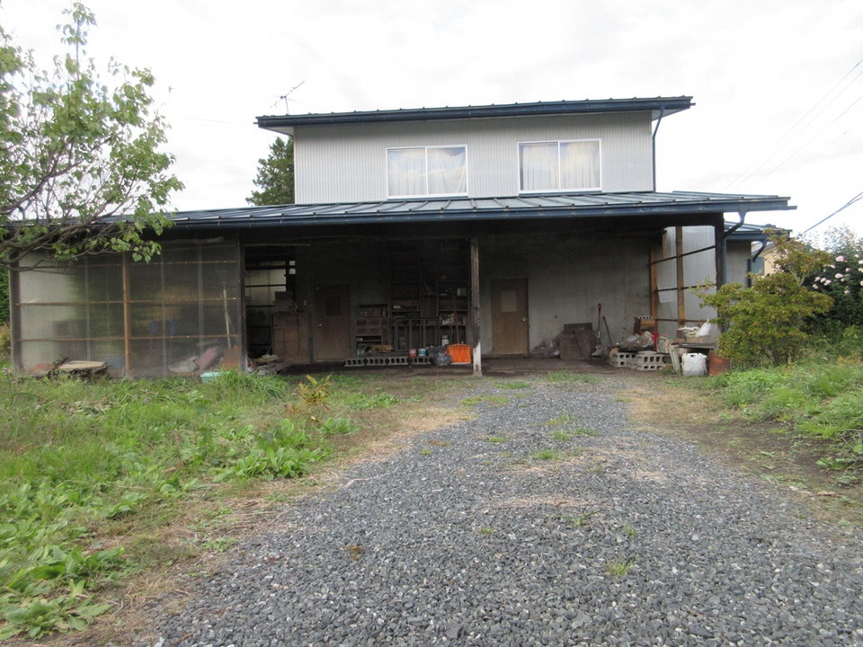 1950s wood house on a large plot in Iwate