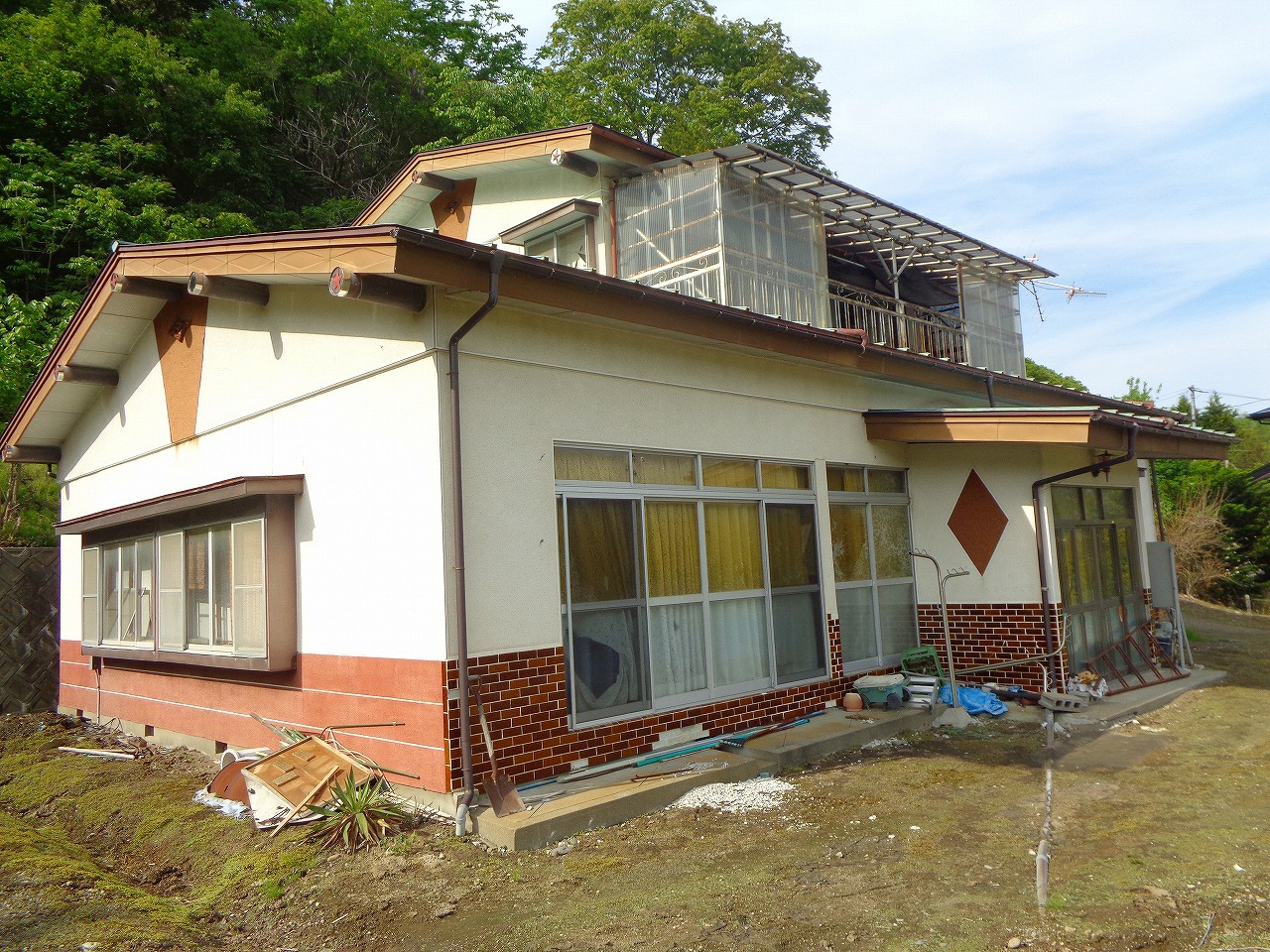 1970s wood house on a large plot in Iwate