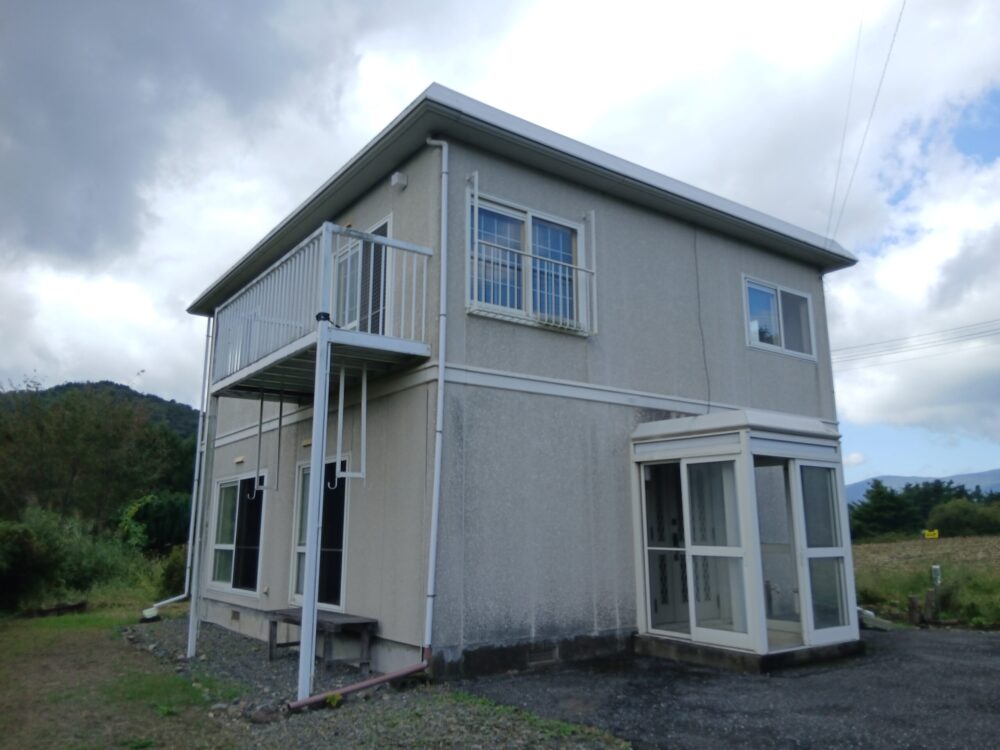 1990s steel-frame house with outbuildings in Iwate