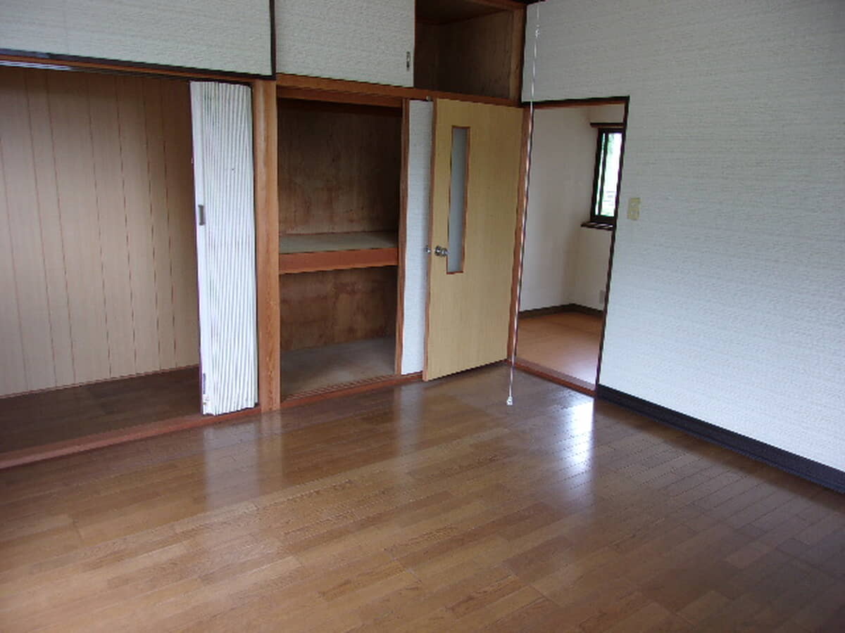 1990s wood house in Hiroshima