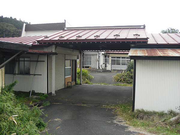 1970s wood house, 12-min walk to station, Iwate