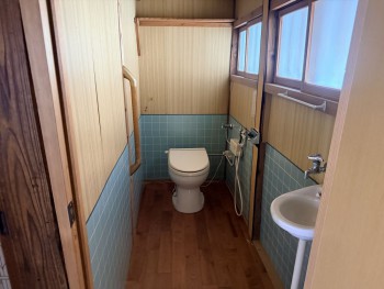 1980s house with outbuildings in Minamisatsuma, Kagoshima