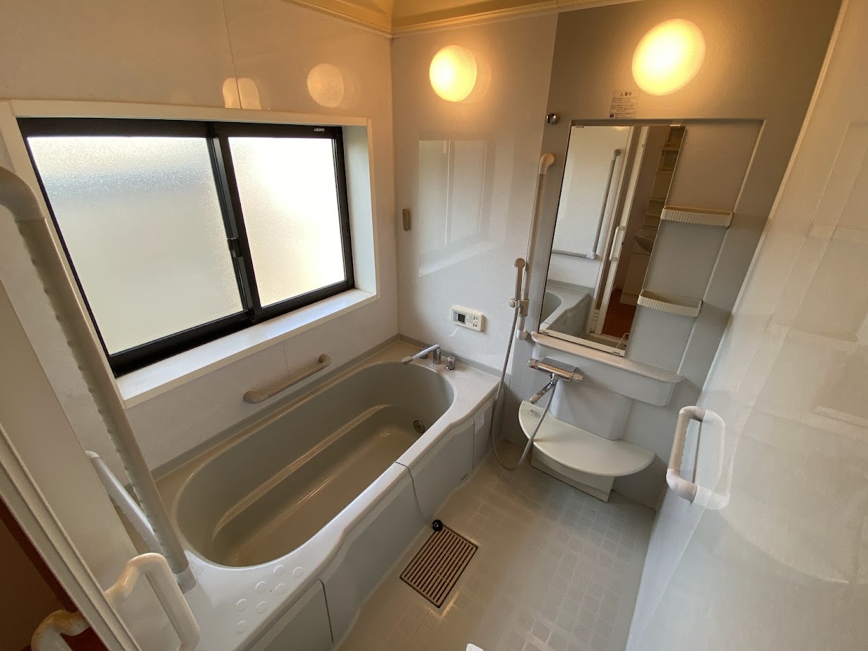 2000s wood house, 12-min walk to station, Toyama
