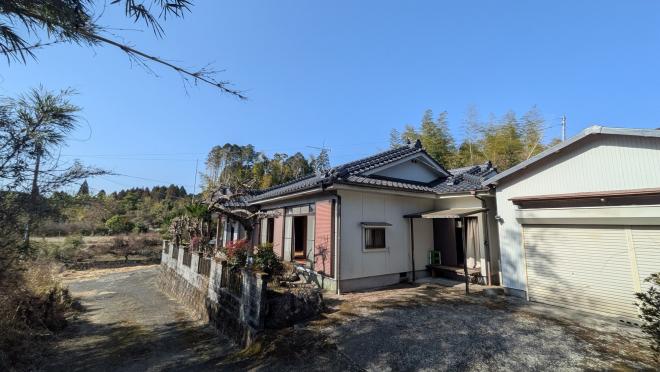 1980s wood house in Hioki, Kagoshima