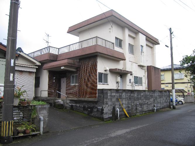 1970s concrete house, 20-min walk to station, Satsumasendai