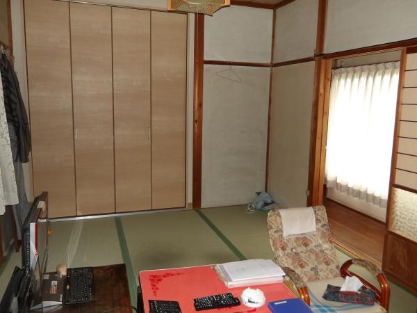 1960s wood house, 17-min walk to station, Ehime
