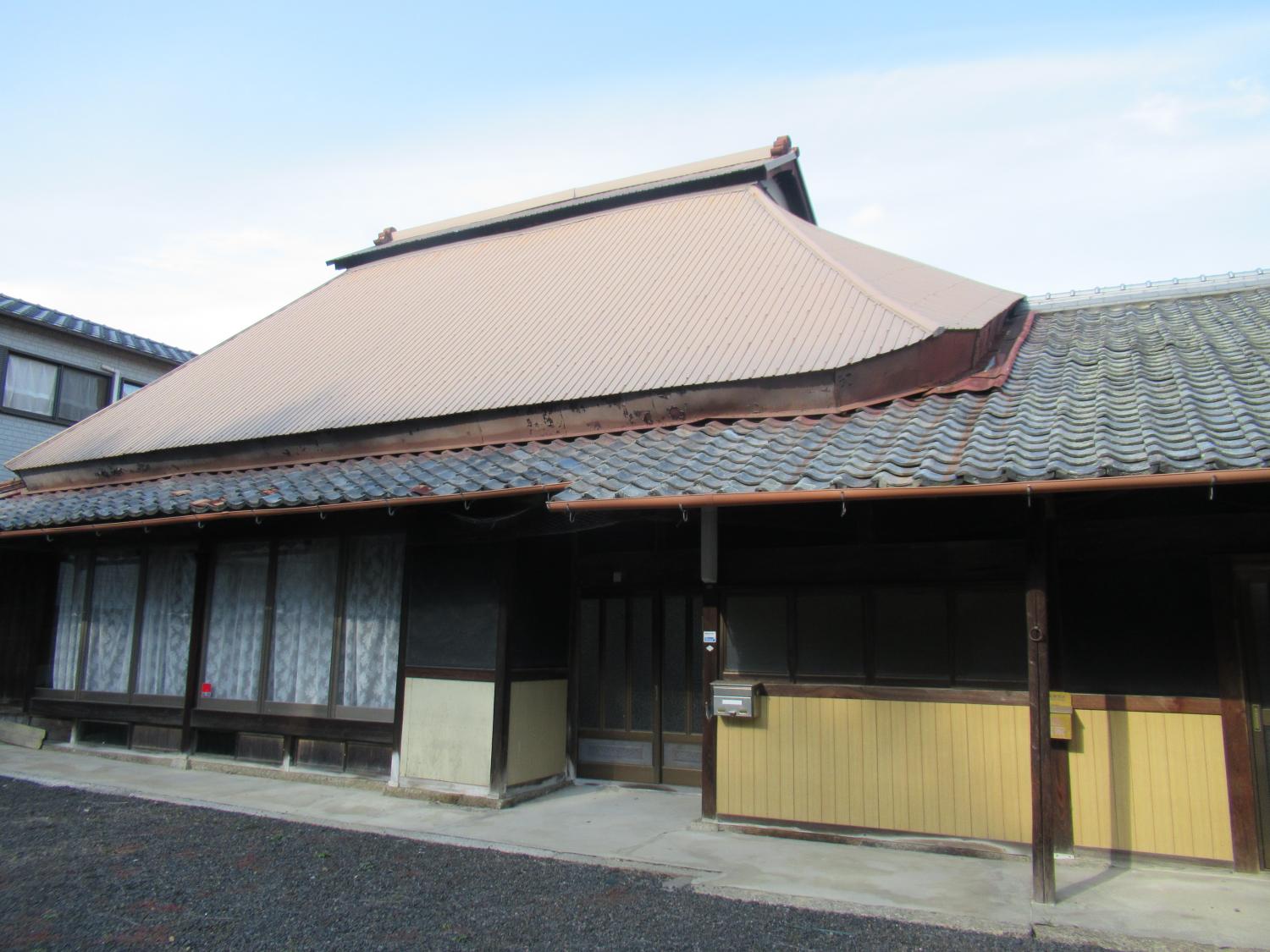 Near convenience store! Farmhouse-style traditional wooden house [Property #596]