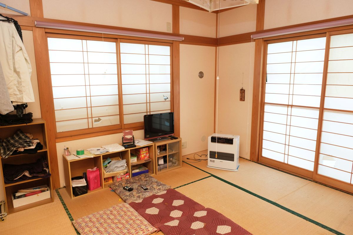 1990s wood house, 14-min walk to station, Yamagata