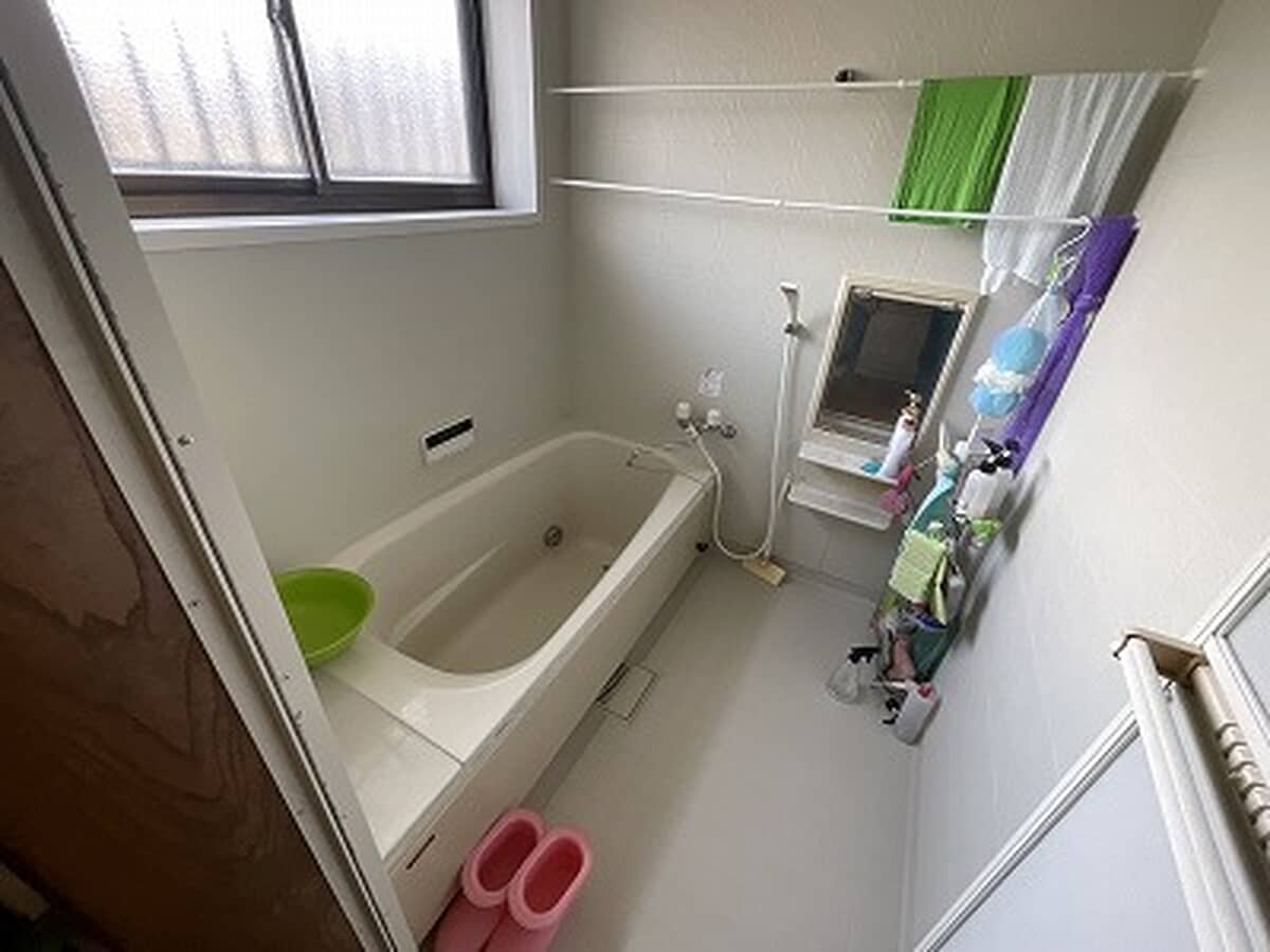 1990s wood house on a large plot in Hiroshima