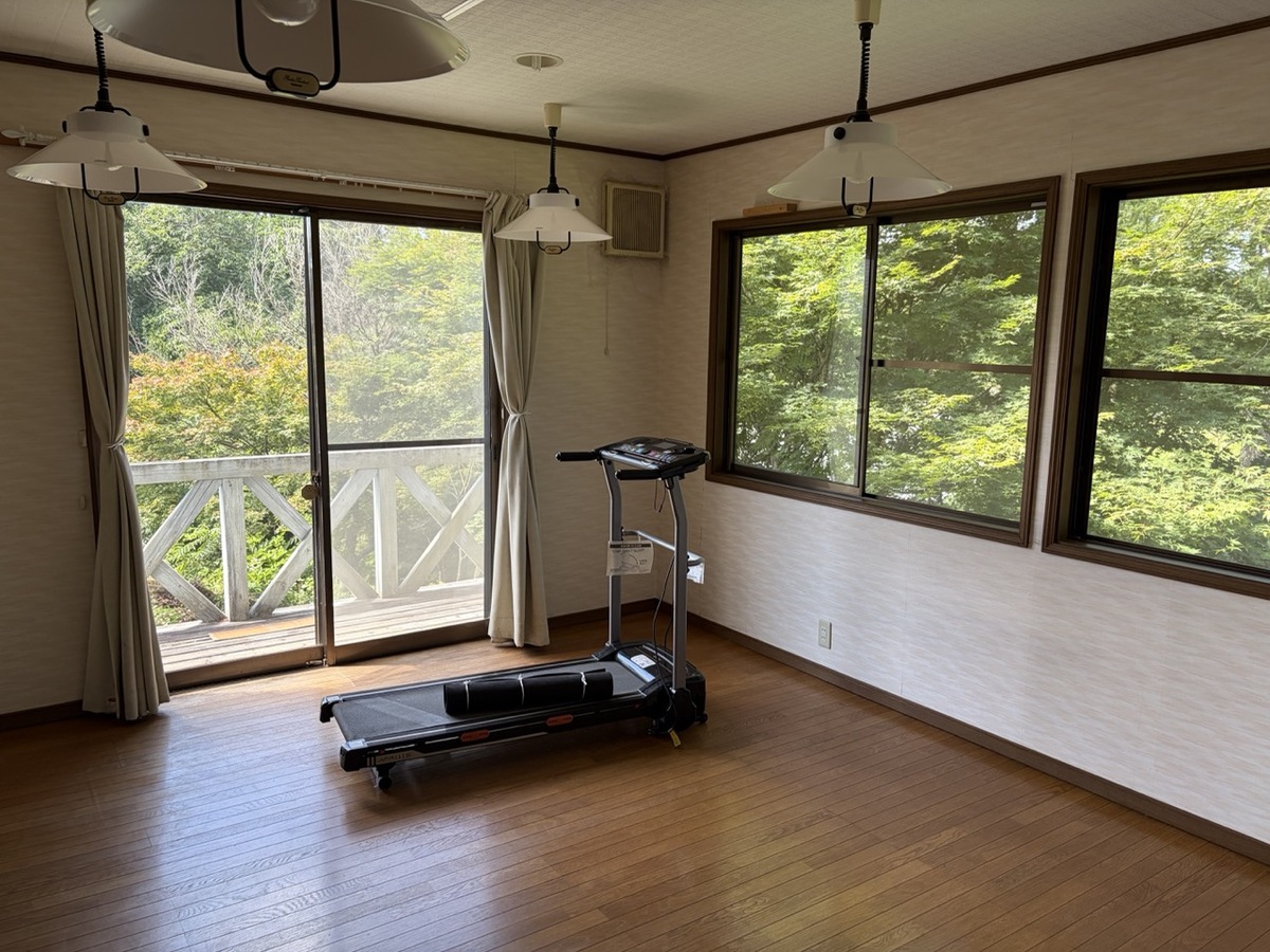 1980s house on a large plot in Yamanashi