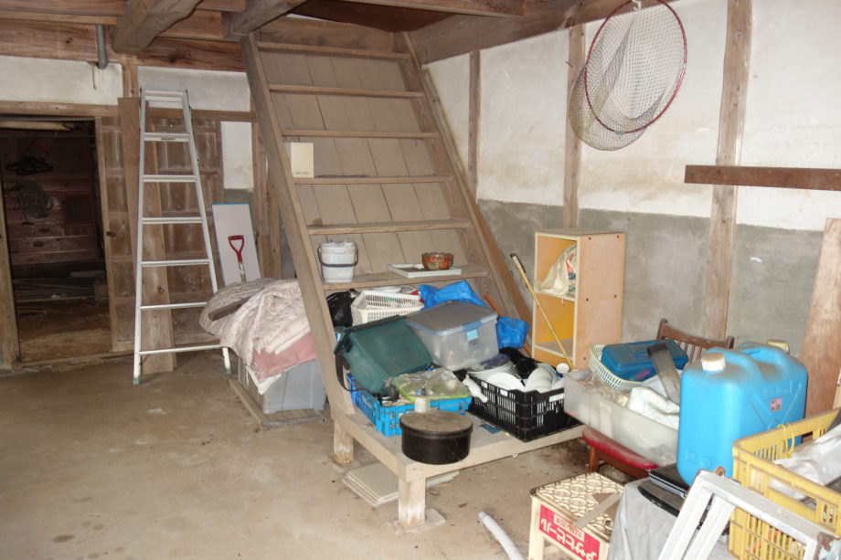1970s wood house on a large plot in Nagasaki