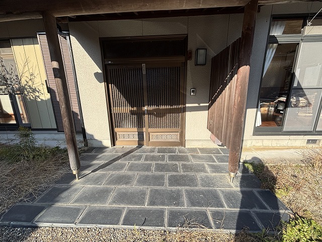 1980s wood house with outbuildings in Gifu