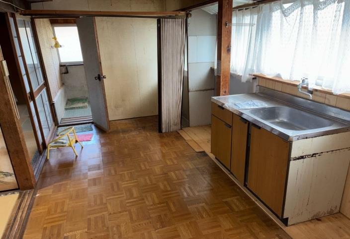1960s wood house, 6-min walk to station, Takaono, Izumi