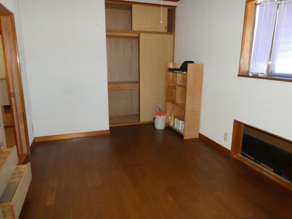 1990s wood house, 20-min walk to station, Ehime