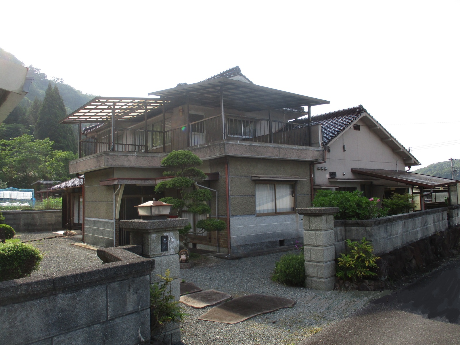 1970s wood house on a large plot in Hyogo