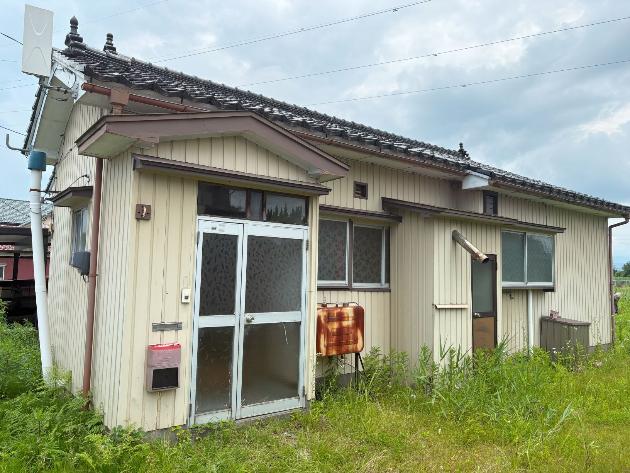 1980s wood house, 1-min walk to station, Toyama