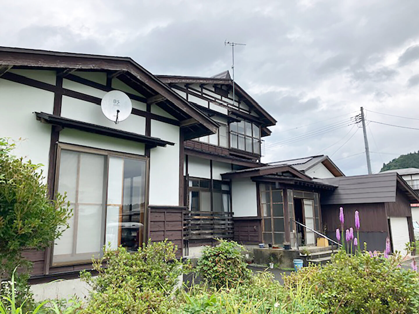 1980s wood house on a large plot in Yamagata