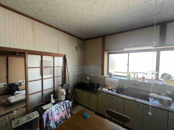 1970s wood house on a large plot in Tottori