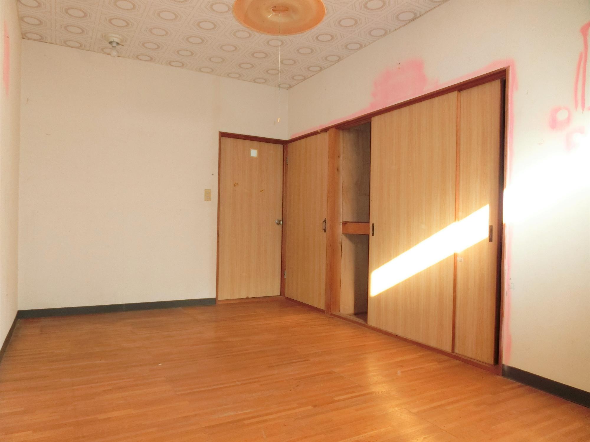 1970s wood house on a large plot in Fukuoka