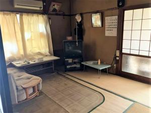 1970s wood house, 3-min walk to station, Shimane