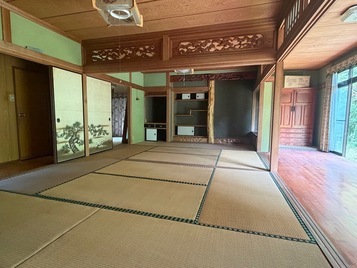1980s house on a large plot in Takarabe, Soo