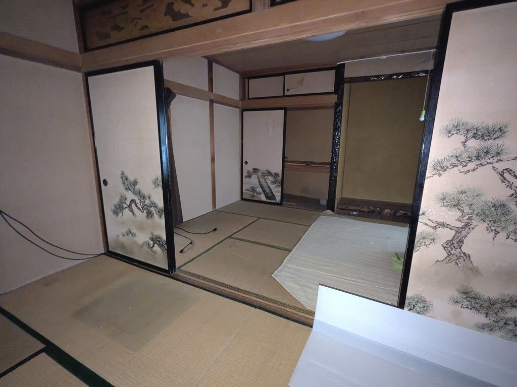 1970s wood house, 5-min walk to station, Aomori