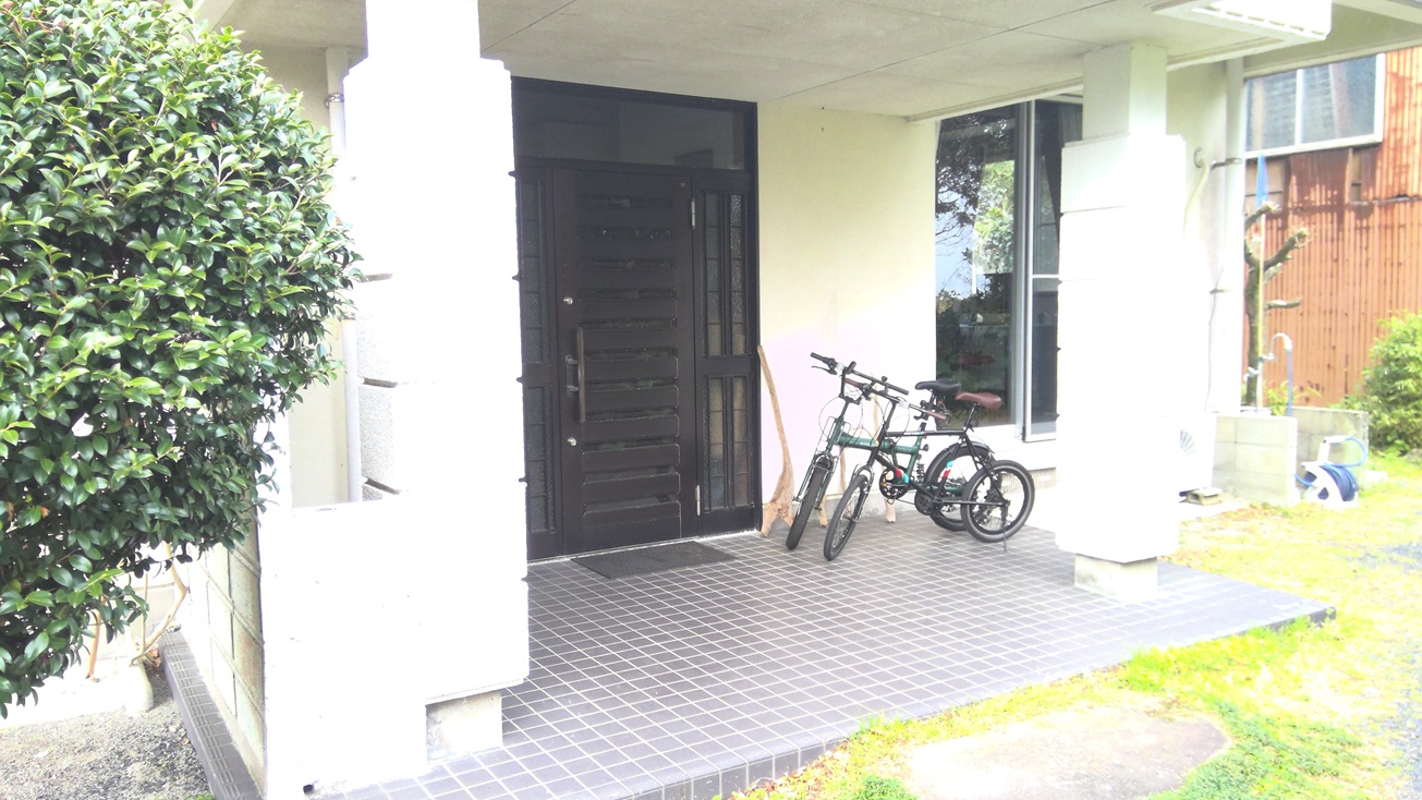 1990s concrete house in Uchinoura, Kimotsuki
