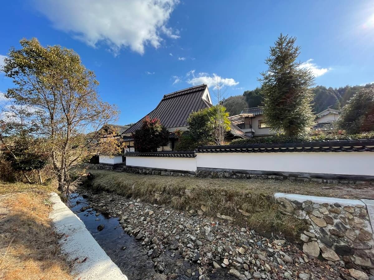 Wood house on a large plot in Hiroshima