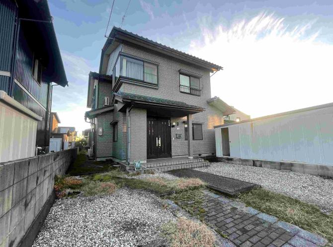 1990s wood house, 3-min walk to station, Fukui