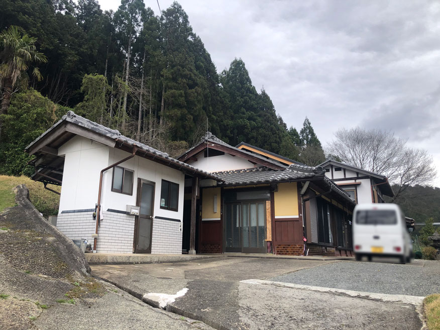 Wood house with outbuildings in Yagi, Nantan