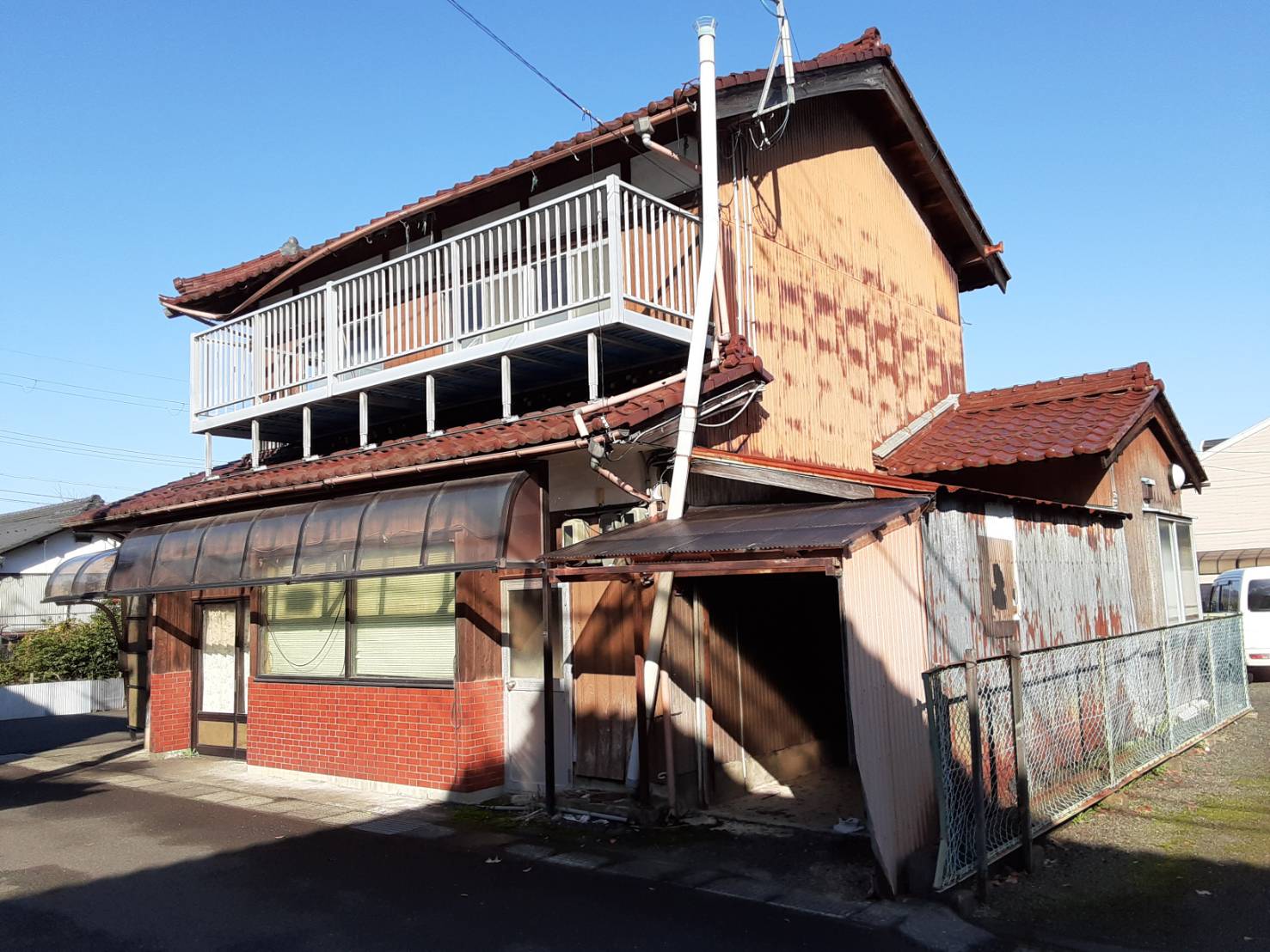 1970s wood house, 16-min walk to station, Fukui