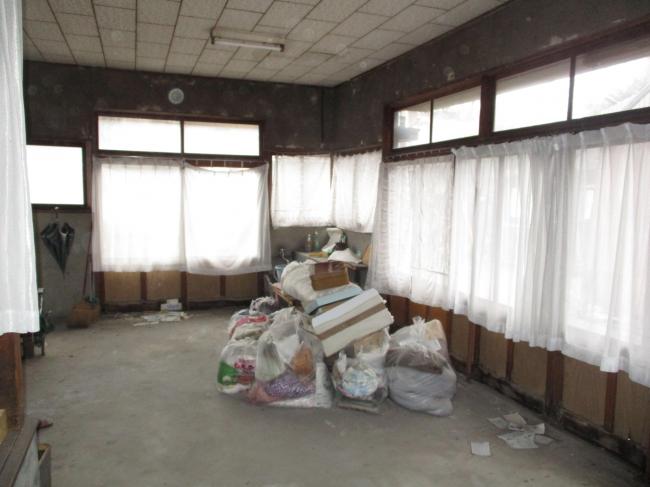 1980s wood house, 15-min walk to station, Okayama